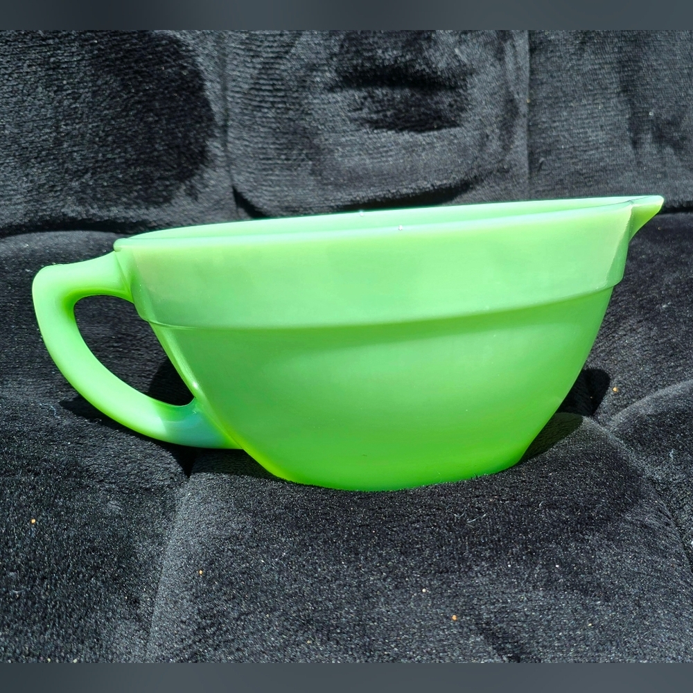 Fire King Green Jadeite Batter/Mixing Bowl w/ Pour Spout Oven Ware Vintage